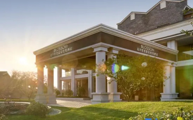 Wuyi Huakaishengdu Hot Spring Resort Hotel