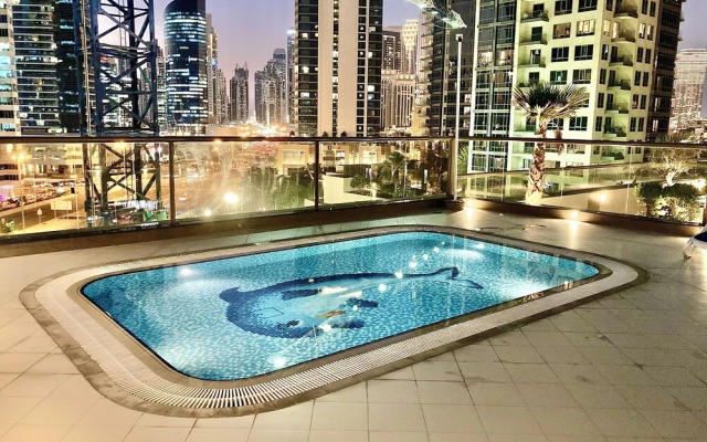 SuperHost - Elite Apartment With Canal and City Skyline Views