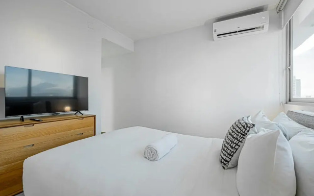 w Prestigious 2BR w Perfect Balcony View