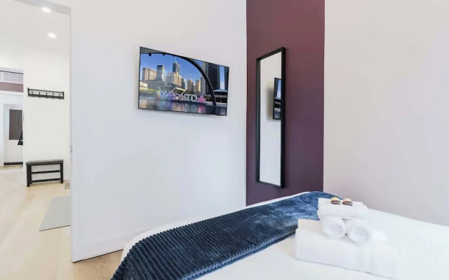 Elegant Suite—Near Kensington Market, Sleeps 8