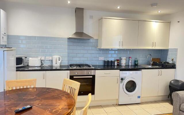 Spacious Two Double Bedrooms Flat, H 5