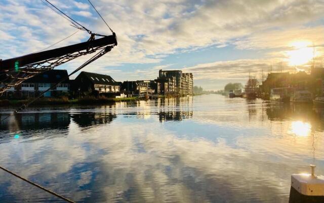 Canal House - Homestay