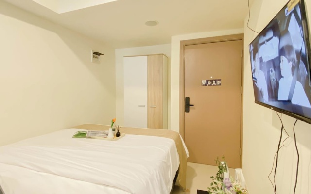 Comfortable And Minimalist Studio At Apartment Meikarta District 1 – Guest Rooms – Cibatu