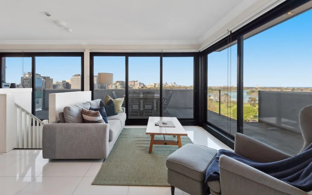 Split-level 2BR With City-view and Separate Study – Balcony – Melbourne