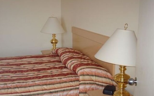 La Renaissance Suites