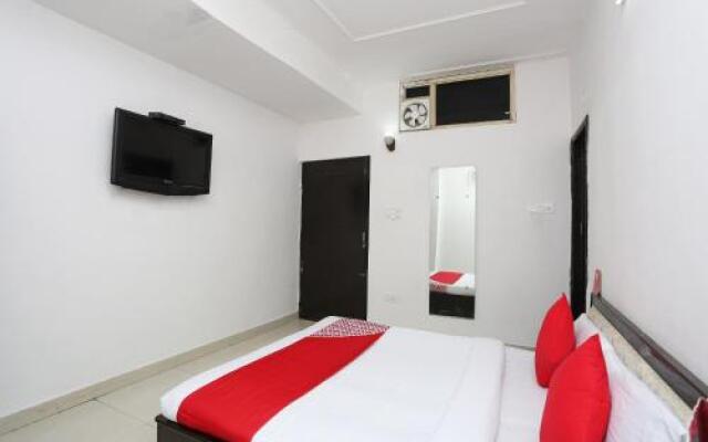 OYO 28411 Taj Guest House