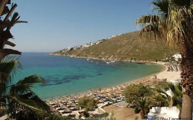 Psarou Beach