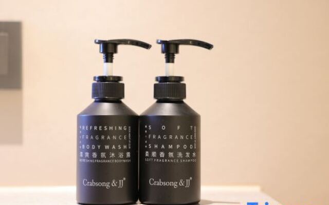 Three Cats Hotel (Guangsha Construction College)