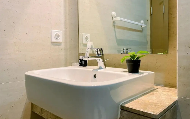 Best View and Comfy Studio at Gold Coast Apartment