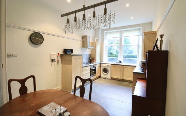 Period Deco flat in west end