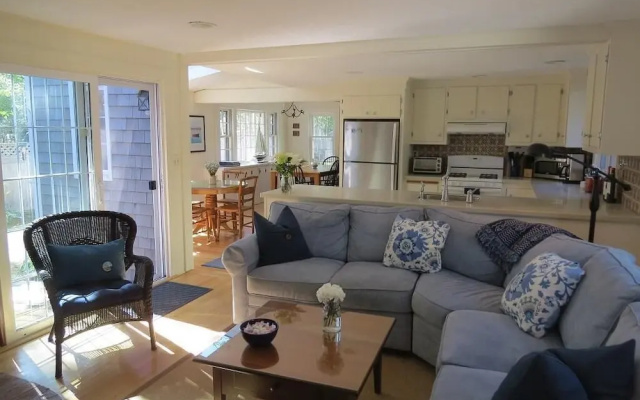 46 Fairview Drive South - Three Bedroom House