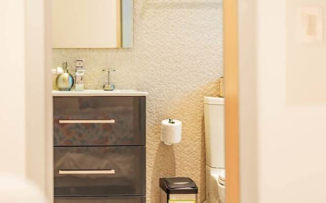 Waykiri Luxury Apartment, Unit A-13