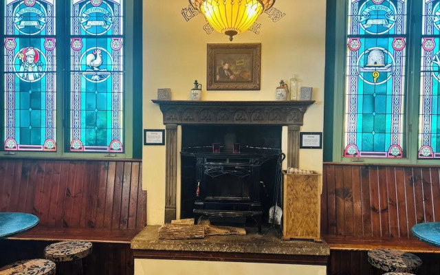 County Clare Irish Hotel & Pub
