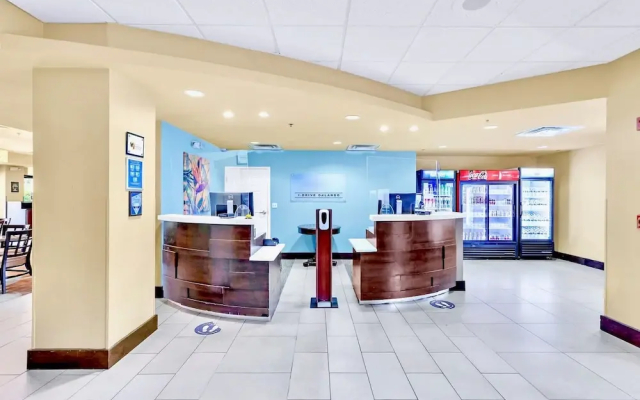 Apt Close to Universal Studios With Hot Tub, Pool!