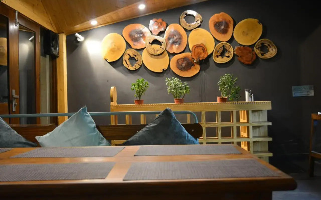 Spot On 37336 Hotel Neelgiri
