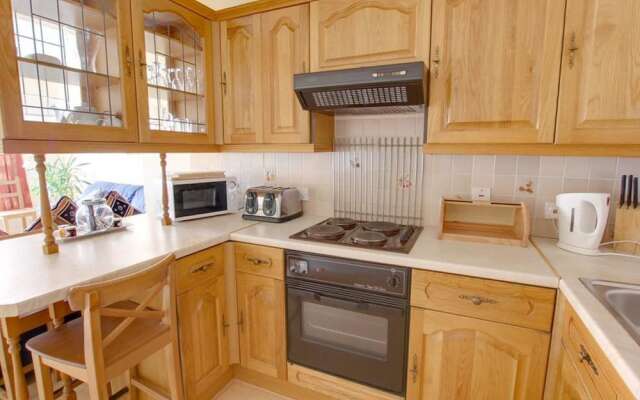Lovely Apartment in Cranbrook With Serene View