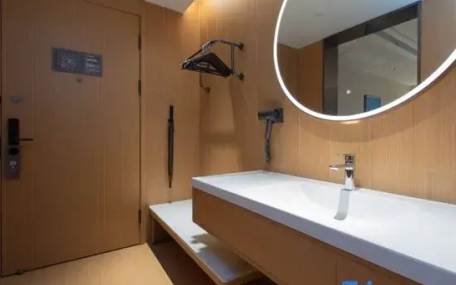 JI Hotel (Wuhan Hankou Railway Station Zhuyeshan Metro Station)