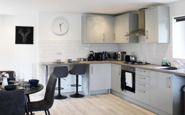 Low Cost, 4 Bed with Parking 09