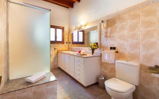 New! Villa Savinar in Es Cubells