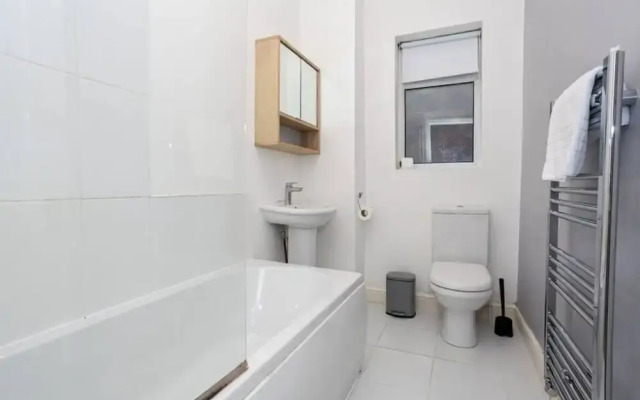Spacious Cosy 2 Bedroom House by Bridgewater Canal