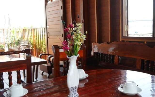 At Pier Hostel Lanta