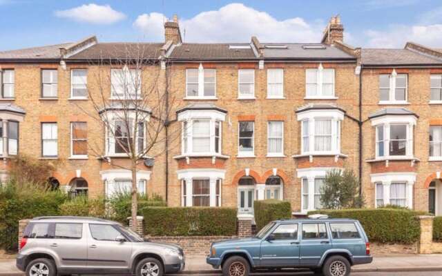 2 Bedroom Flat In North London