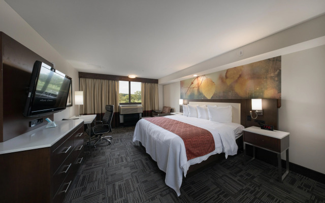 Holiday Inn Milwaukee Brookfield by IHG