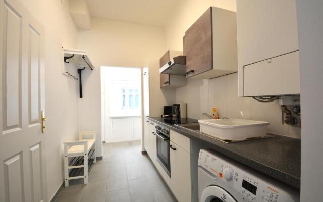 Universum Apartment 4
