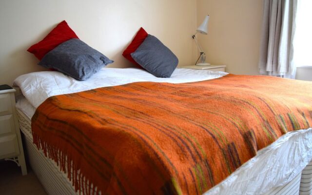 Elegant 2 Bedroom Apartment Near Hyde Park