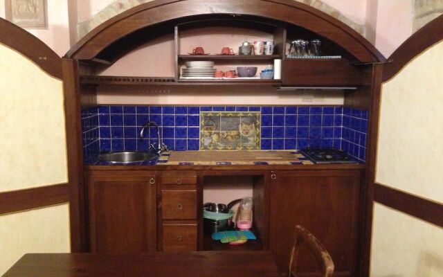 Venus Apartment 45 People