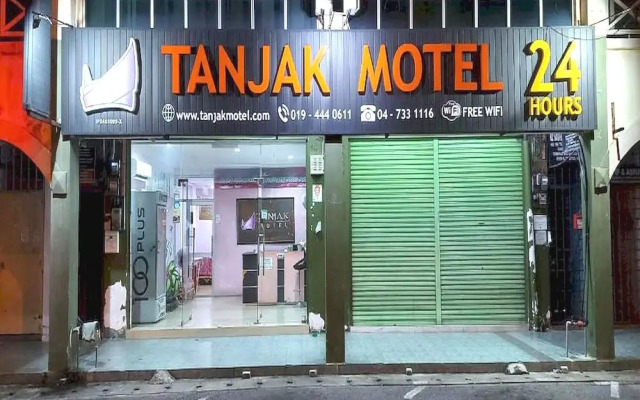 OYO 90937 Tanjak Hotel