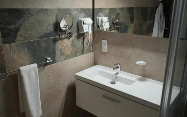 ONYX By Luna Hotel