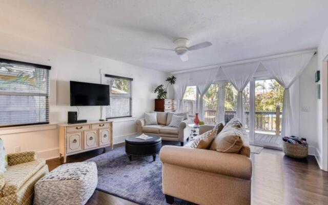 The Periwinkle House - 4bd-2ba - Sleep 10