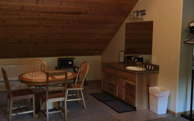 Twin Peaks Lodge and RV Park