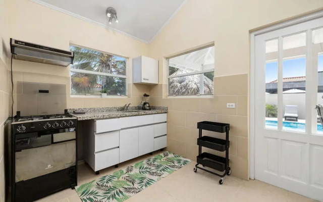 Cozy 3br2ba Great Location w Private Pool Patio