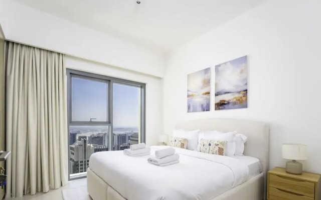 Sleek 1BR in Burj Royale with Canal View