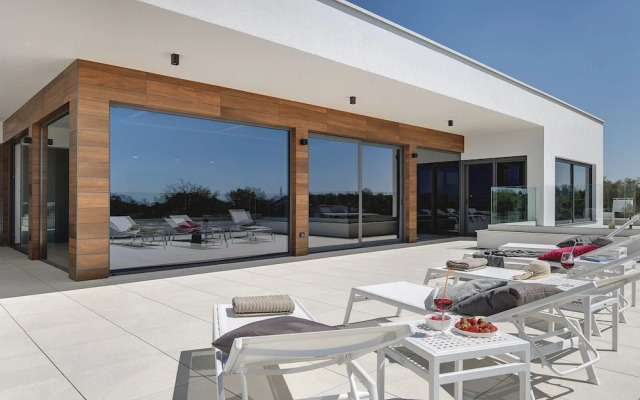 Villa in Vodnjan With Swimming Pool