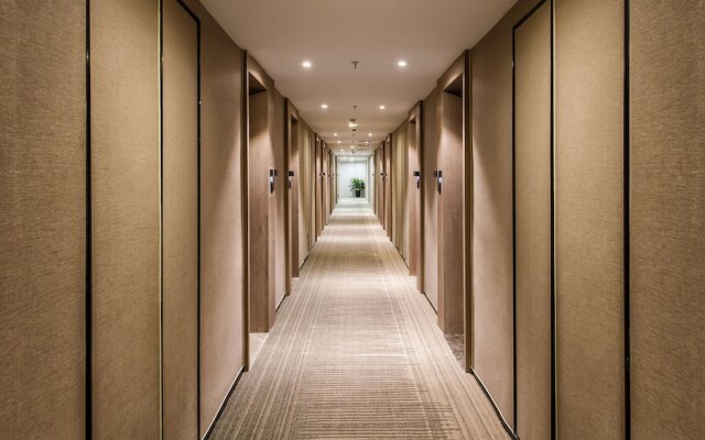 Zhangjiagang Suning Auraya Hotel