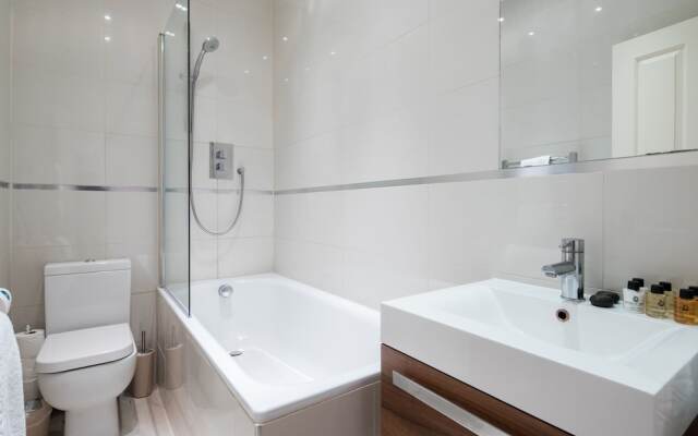 The Kensington Gardens - Modern & Bright 2BDR Flat