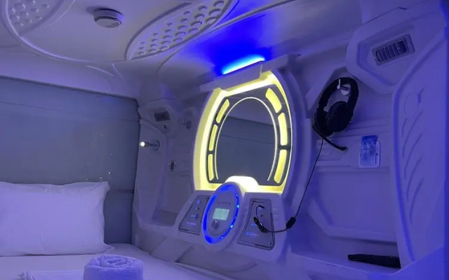 Bmax Spacepods