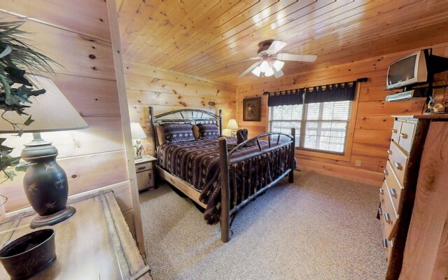 A Rocky Top Rendezview 2 Bedroom Cabin by RedAwning