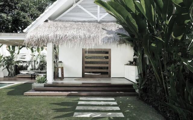 Villa Q - Contemporary Pool House