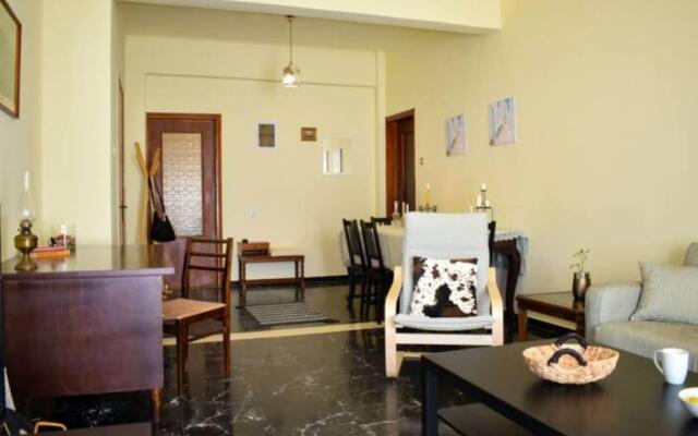 Marble Cool 2-bedroom Down Town Yard House