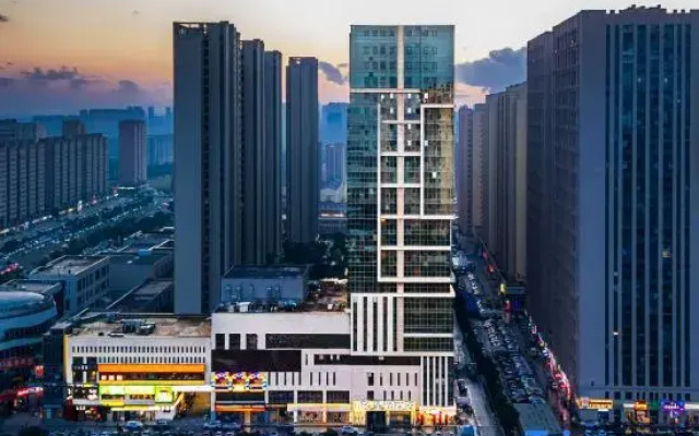 Starway Hotel (Hohhot Wuliying Subway Station)
