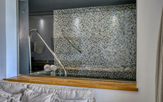 Splendour Hotel and Suites