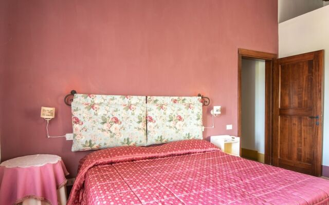 Secluded Apartment in Rapolano Terme with Garden