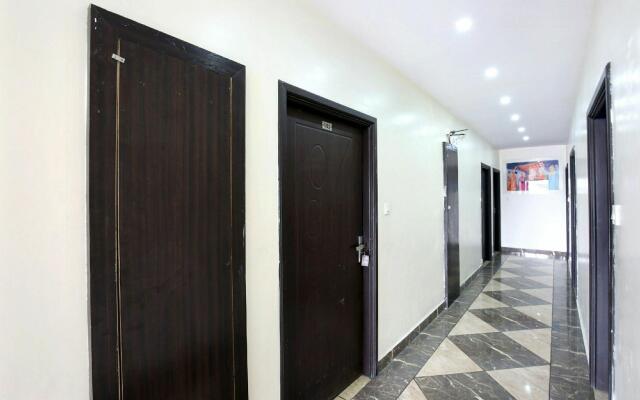 OYO 8766 Hotel DS Regency