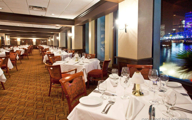 DoubleTree by Hilton Hotel Jacksonville Riverfront