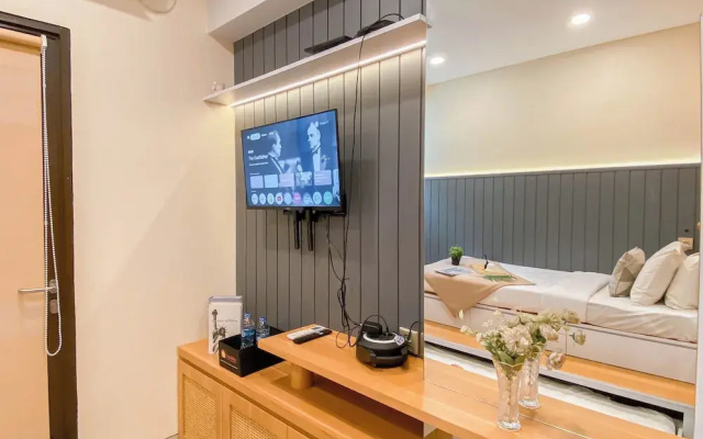 Chic And Cozy Studio At Apartment Transpark Cibubur