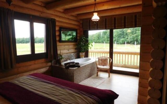 Holden Log House Gyarmat